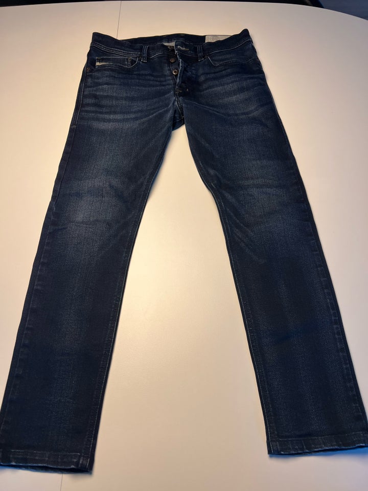 Jeans, Diesel, str. 28