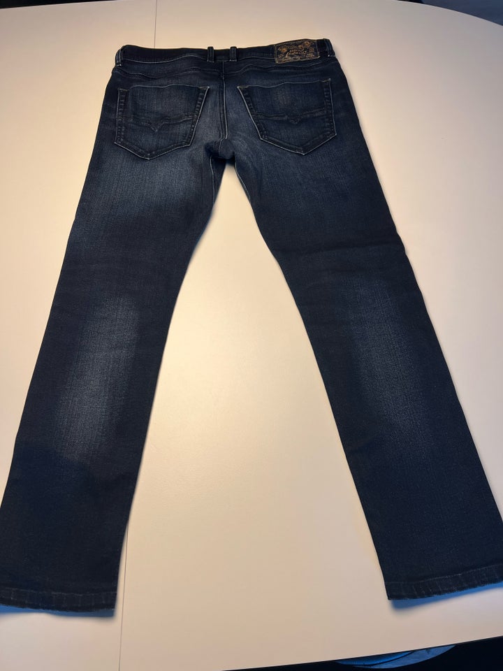 Jeans, Diesel, str. 28