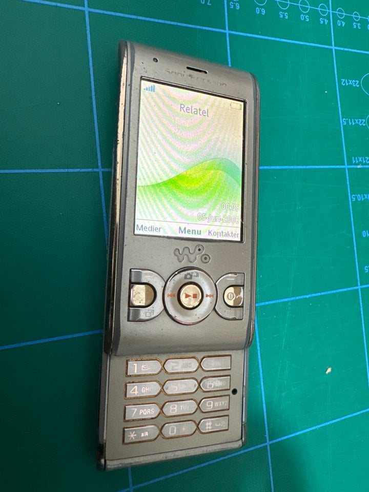 Sony Ericsson W595, Rimelig