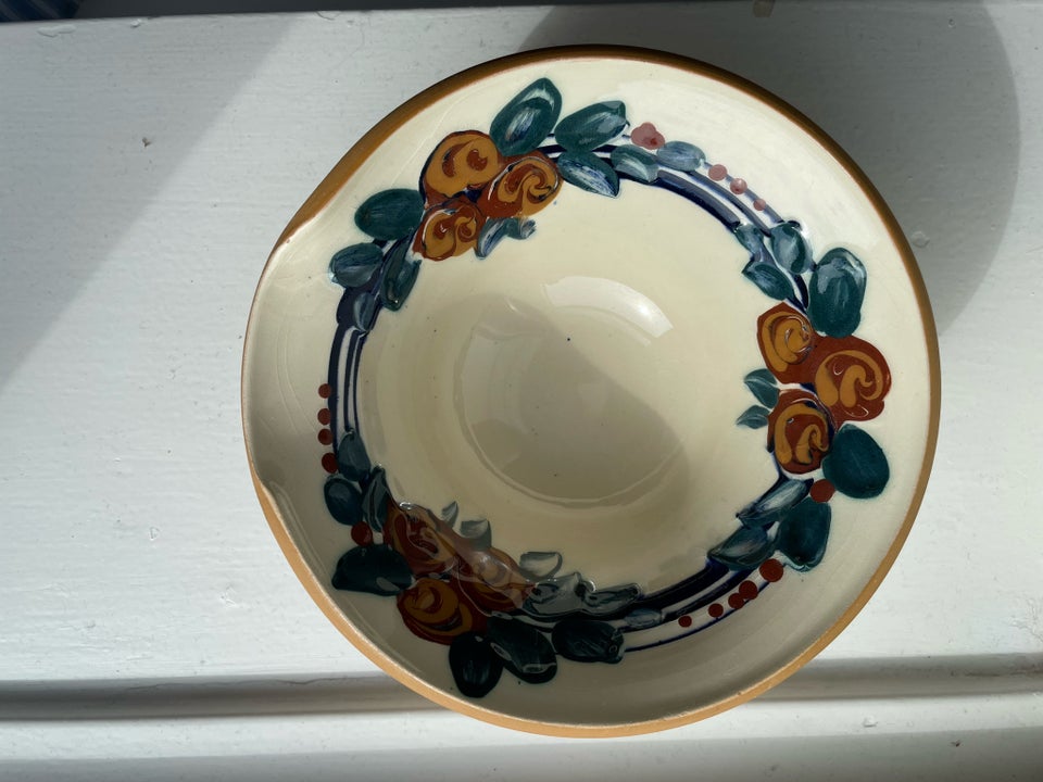 Keramik Skål med hældetud Suså