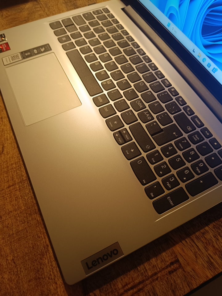 Lenovo IDEAPAD 1 ryzen 5 GHz 8 GB