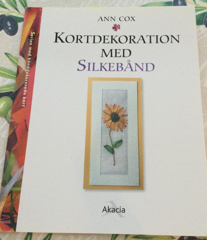 Kortdekoration med silkebånd, Ann