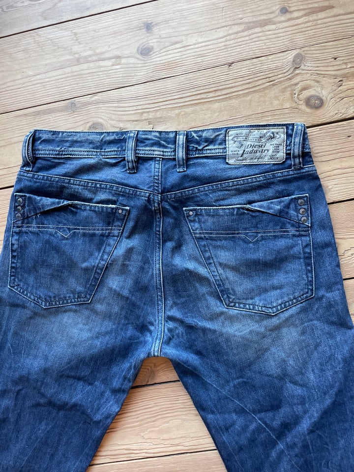 Jeans, Diesel, str. 31