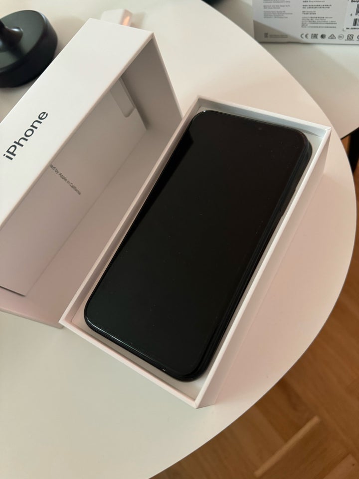 iPhone XR, 64 GB, sort