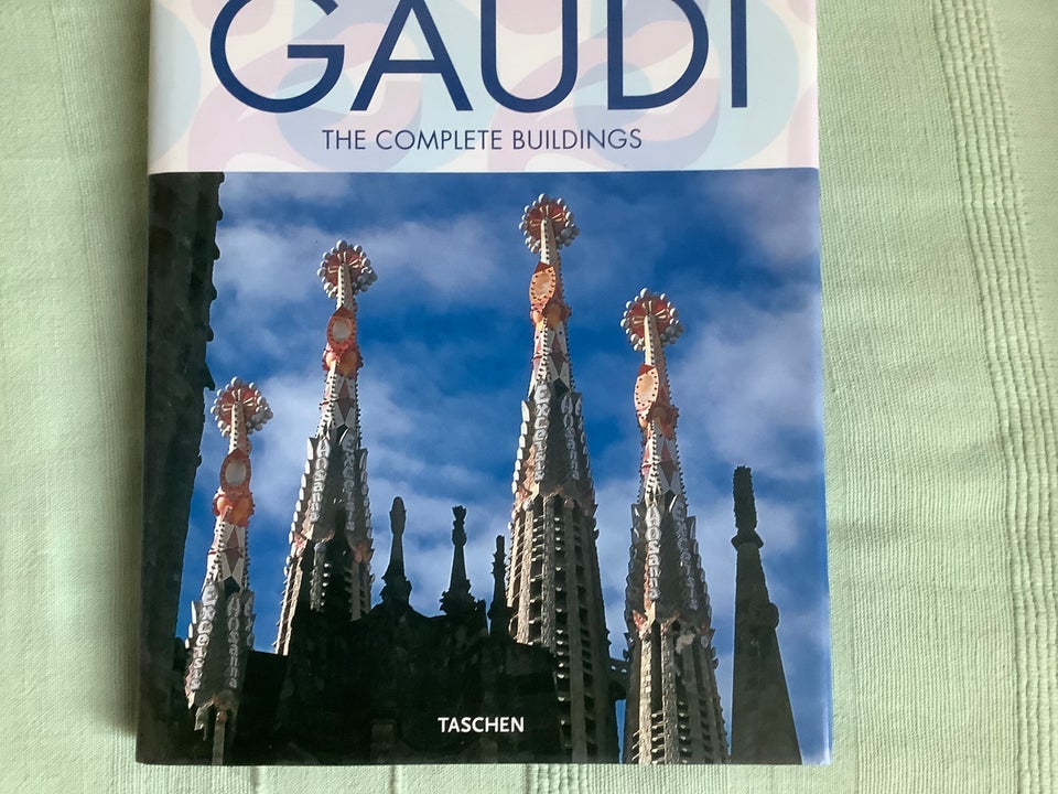 Kunstbog, Gaudi, motiv: