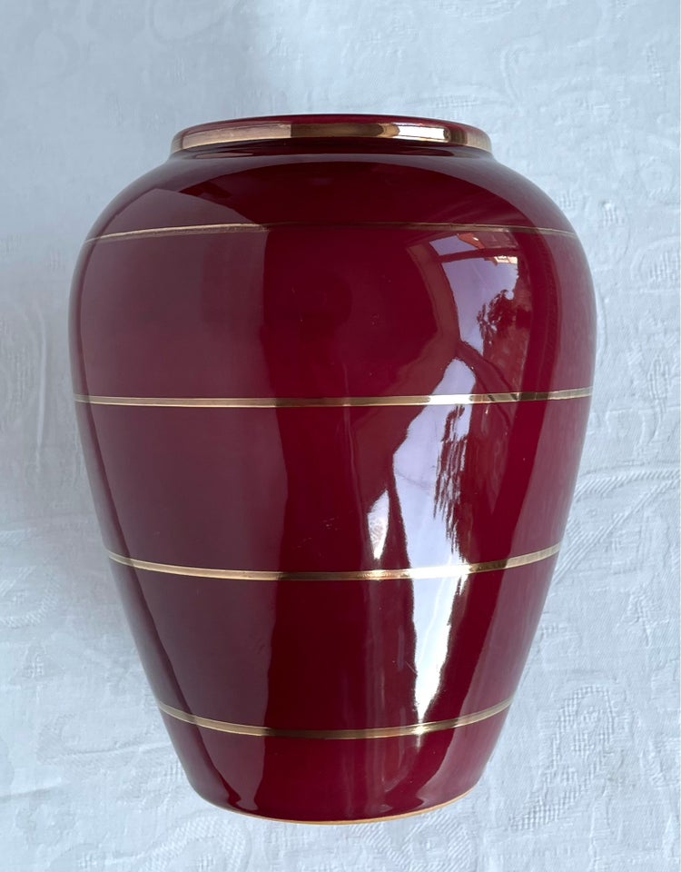 Jongus vase