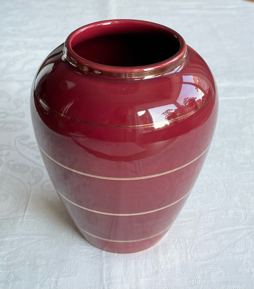 Jongus vase