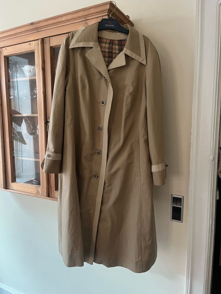 Trenchcoat, str. 38, Second hand