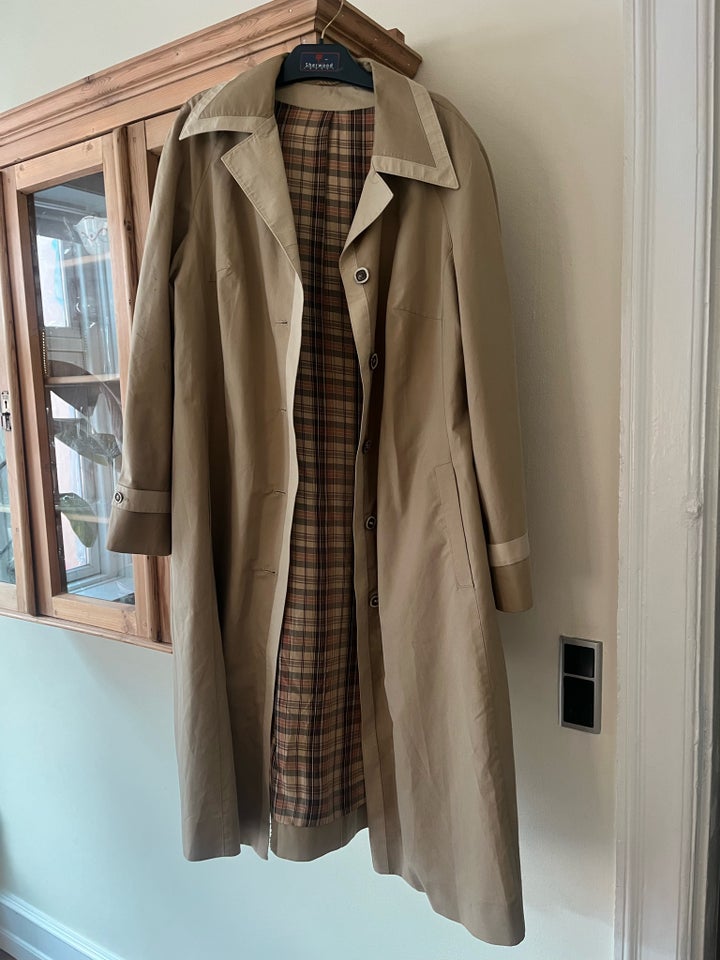 Trenchcoat, str. 38, Second hand