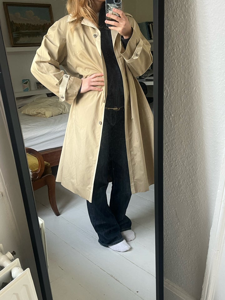 Trenchcoat, str. 38, Second hand