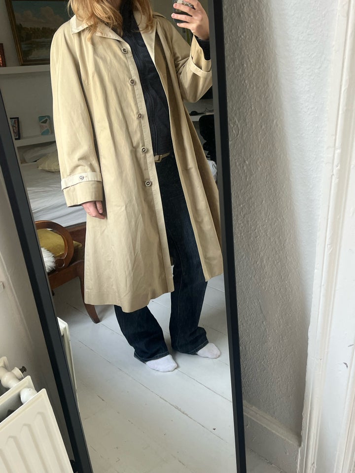 Trenchcoat, str. 38, Second hand