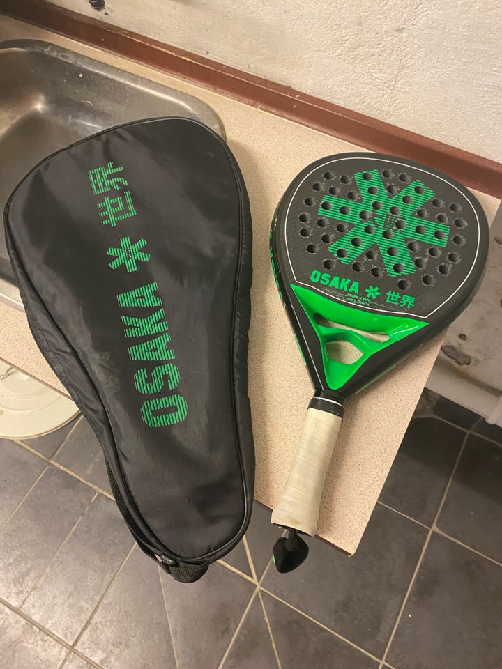 Padel bat, Osaka