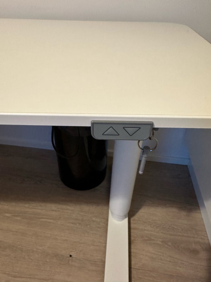 Skrivebord IKEA