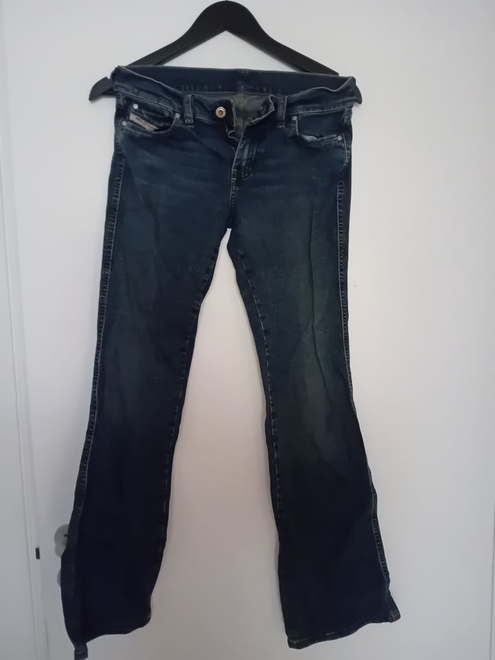 Jeans, Diesel, str. 28