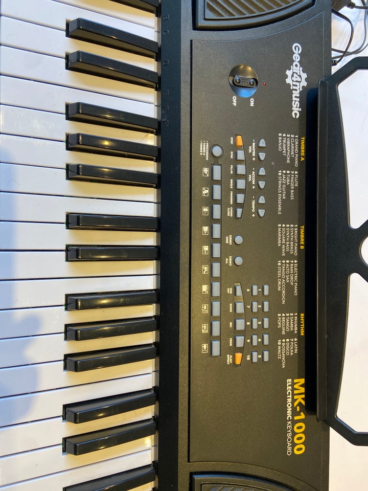 Keyboard, Gear4Music MK-1000