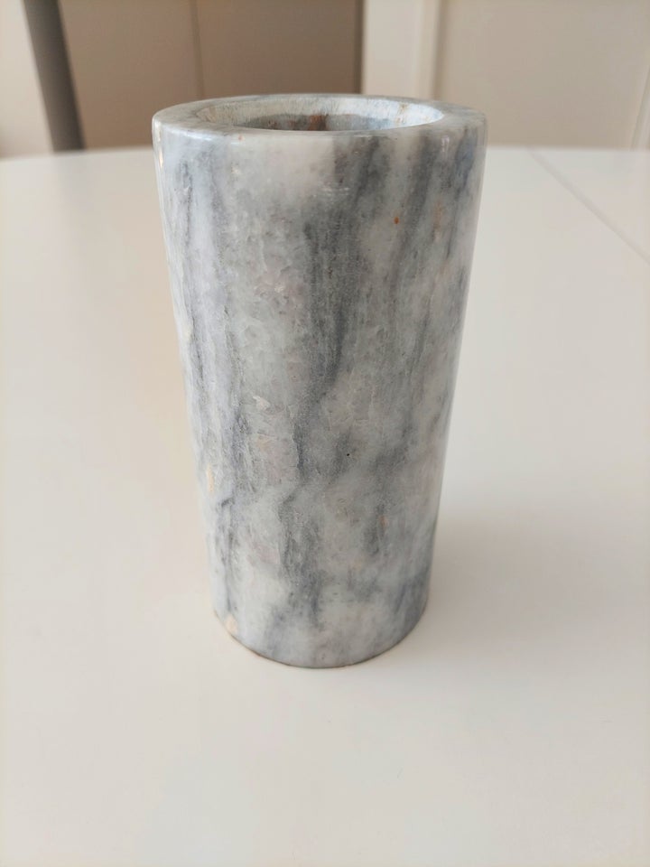 Andet Vase