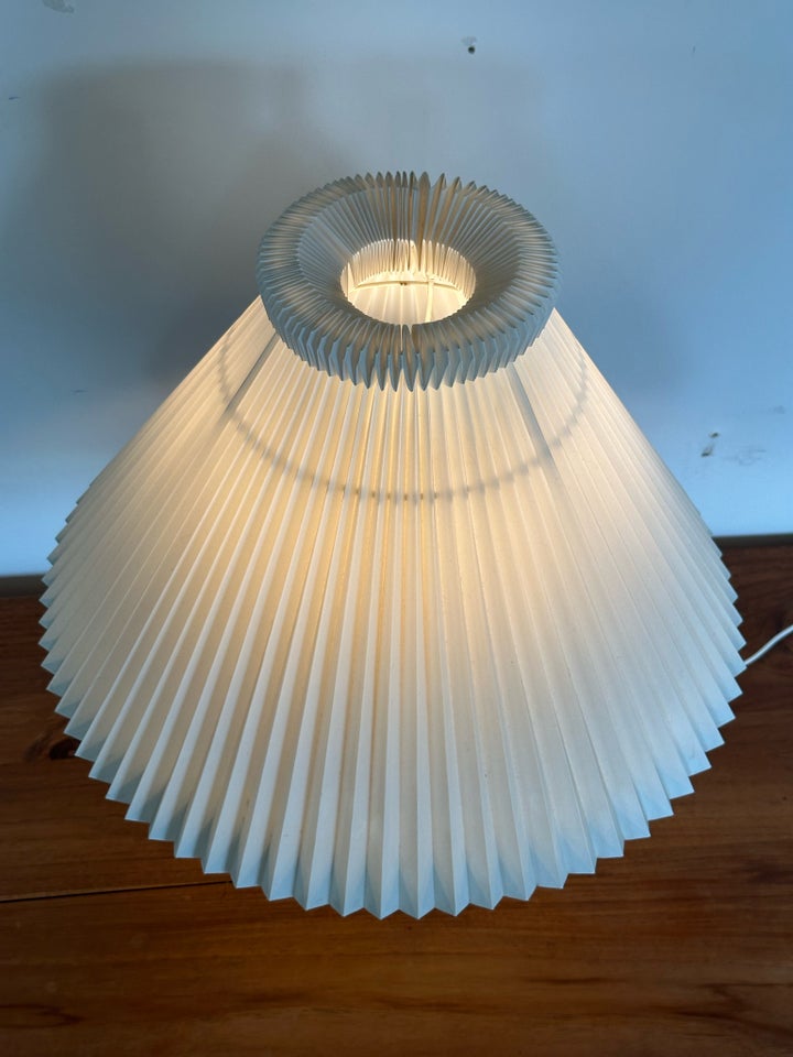 Anden bordlampe Le Klint - “Jo