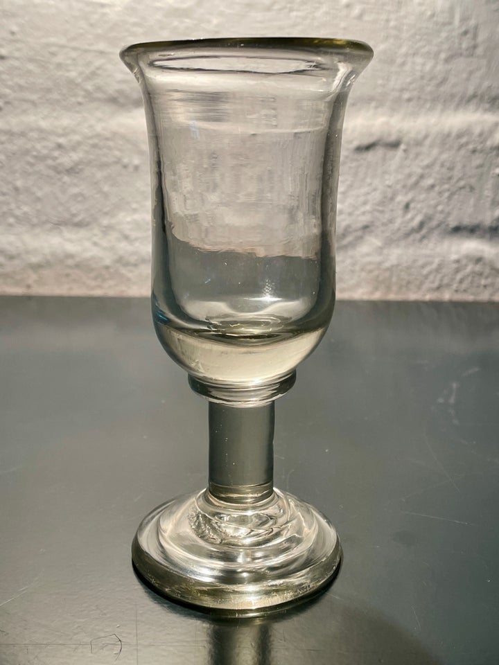 Klokkeformet 1800 tals glas