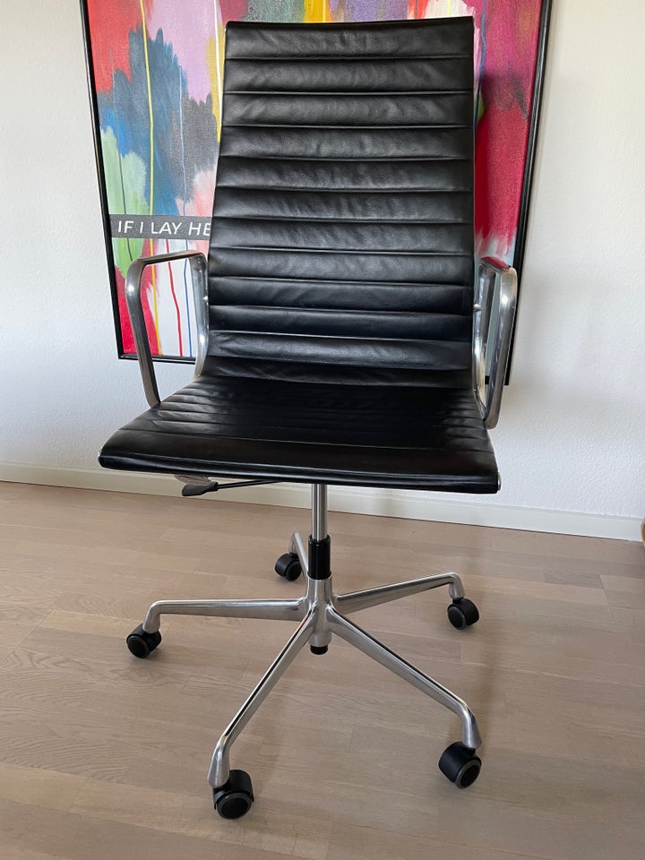 Eames EA 119