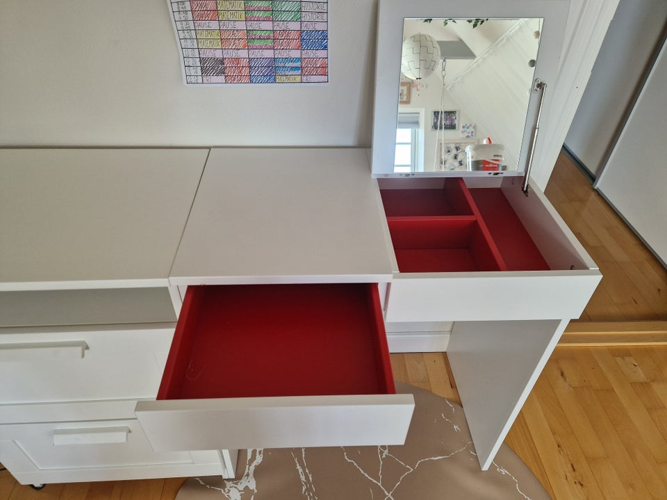 Skrivebord Ikea b: 120 d: 42 h: 78