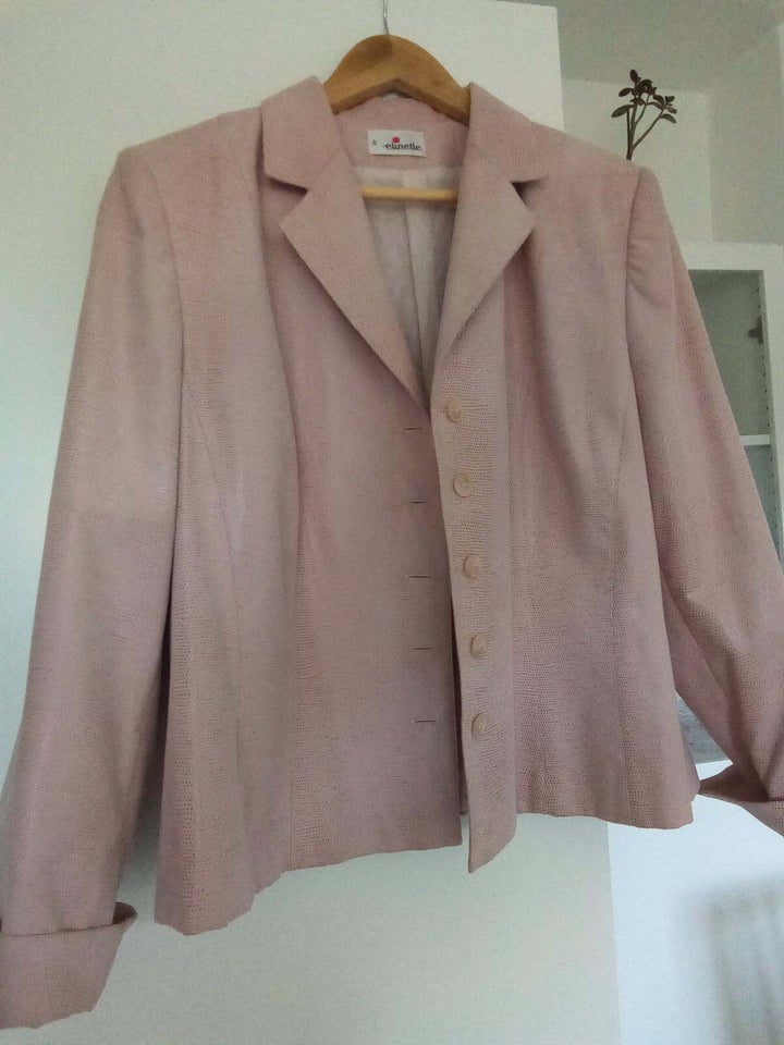 Blazer, str. 46, Elinette