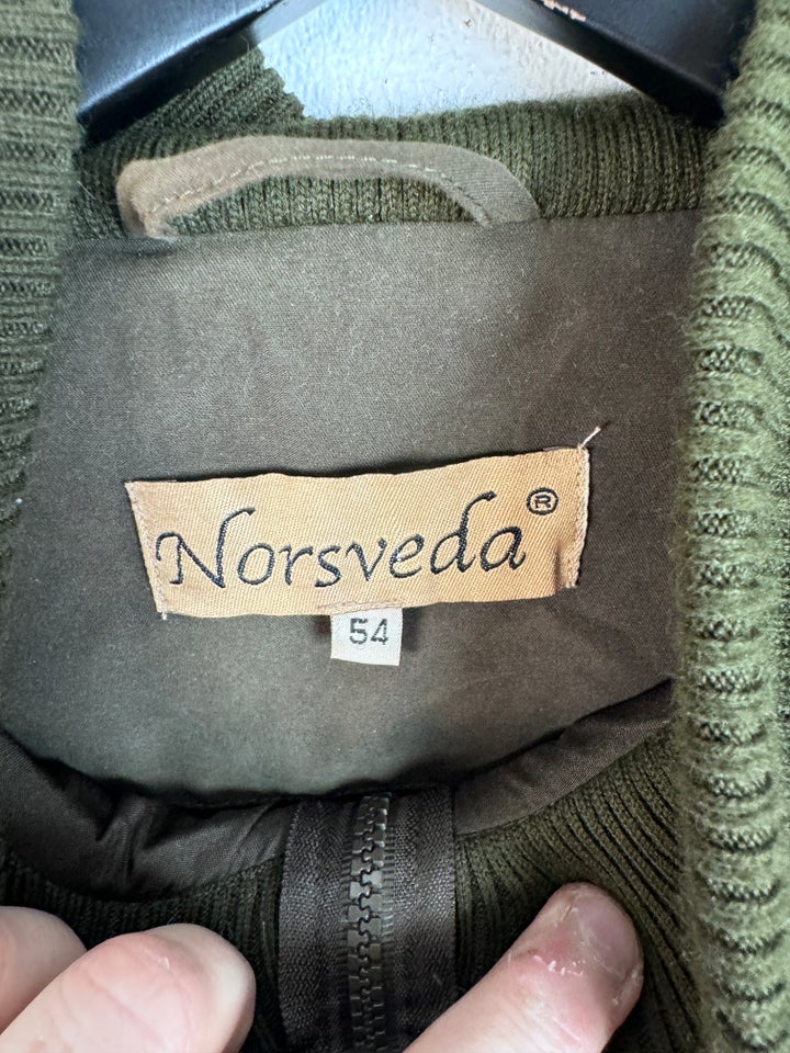 Vest, str. XL, Norsveda vest