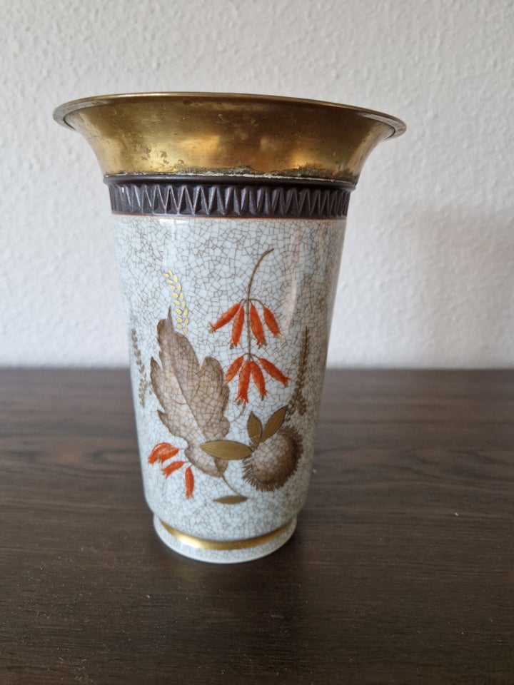 Vase, Vase med blomster og "guld"