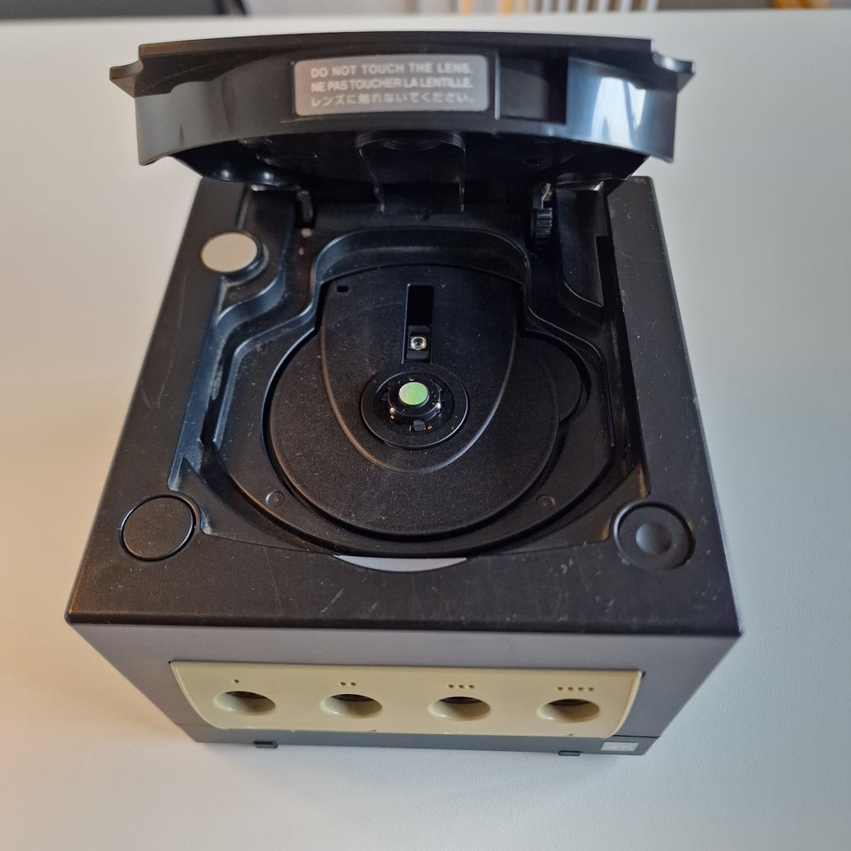 Nintendo Gamecube, DOL-001 (JPN),