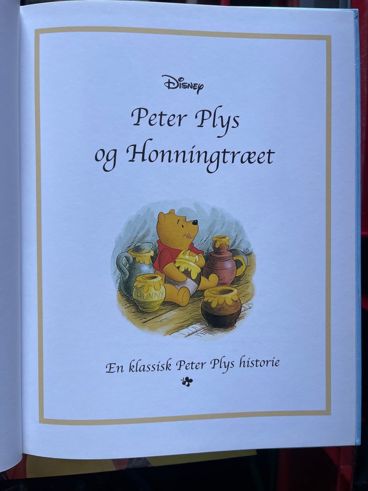 Peter plys og hønningtræst, A A