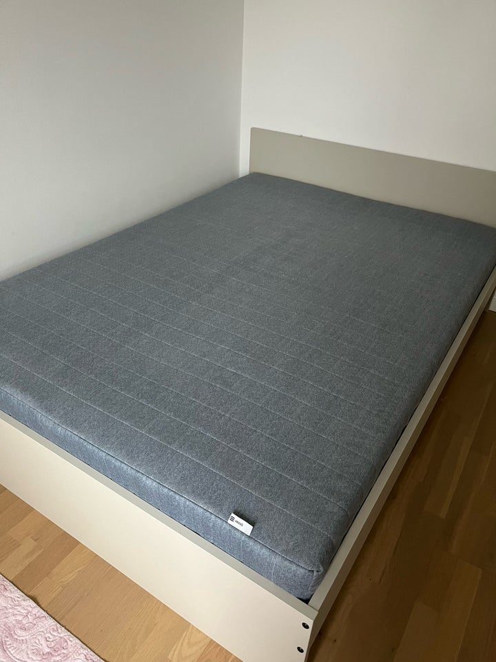 Enkeltseng, IKEA , b: 140 l: 200 h: 35