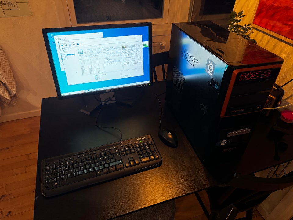 Acer, Mini gamer med skærm, GTX og 1