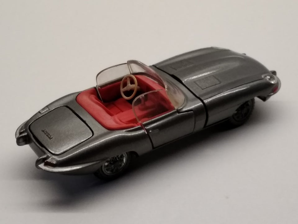 Modelbil, Tekno 926 Jaguar E, skala