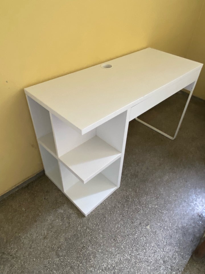 Skrivebord Ikea b: 80 d: 50 h: 75