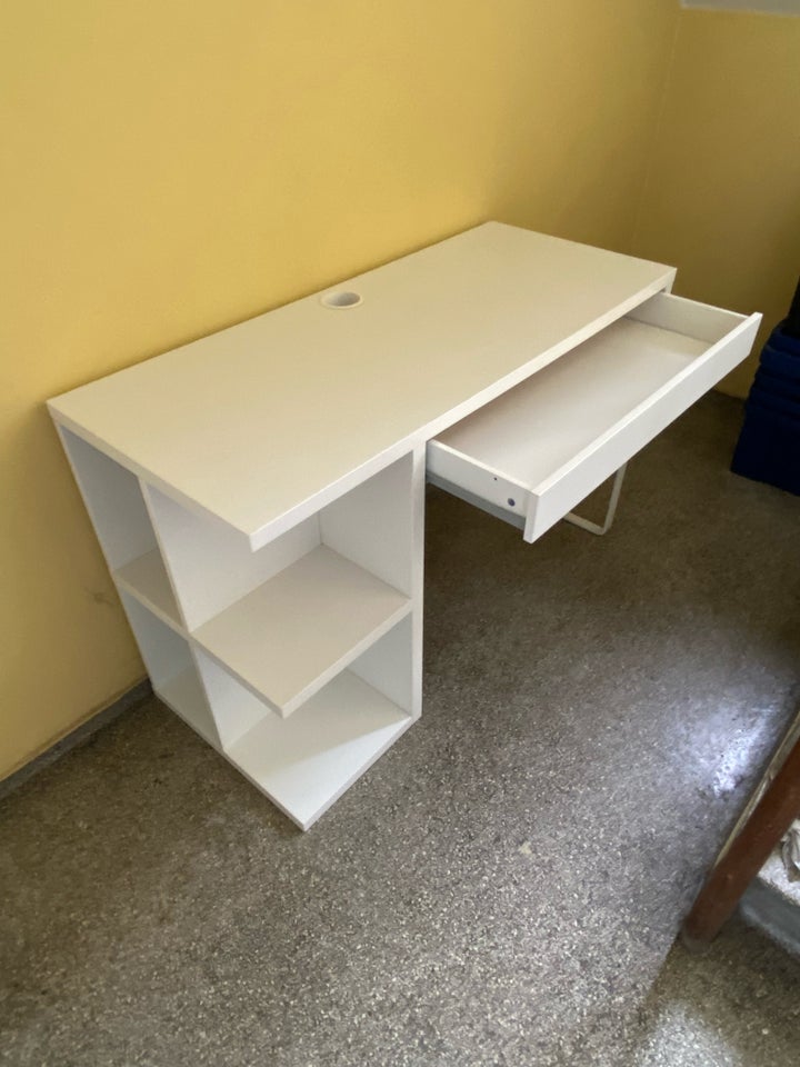 Skrivebord Ikea b: 80 d: 50 h: 75