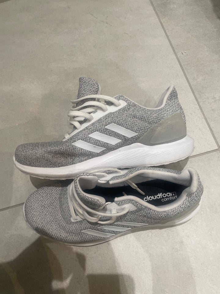 Fritidssko Adidas str 44