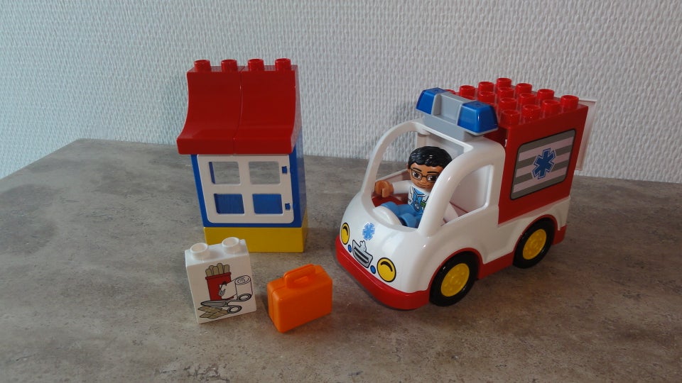 Lego Duplo A99  Ambulance 10527