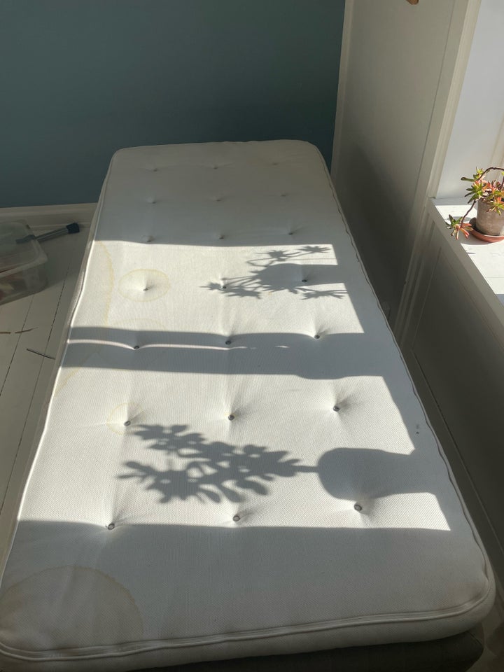 Enkeltseng, Ikea , b: 90 l: 200 h: 50