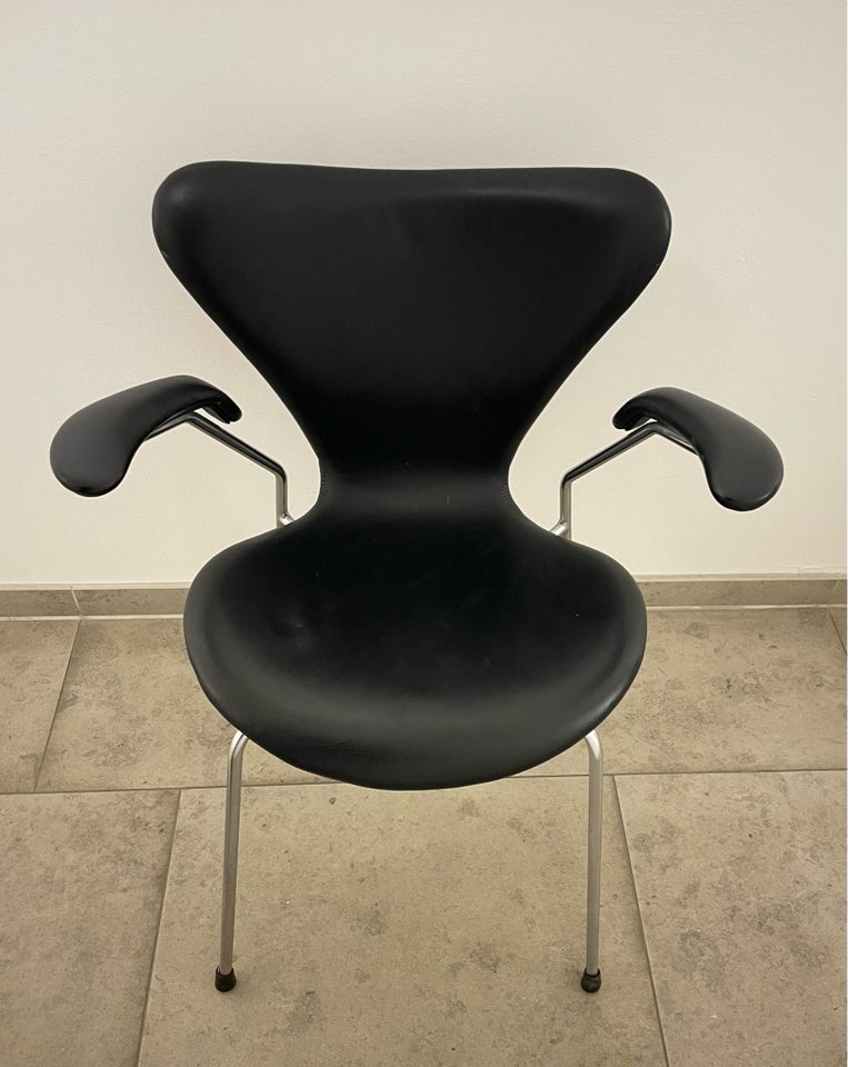 Arne Jacobsen, 3207, Skalstol med