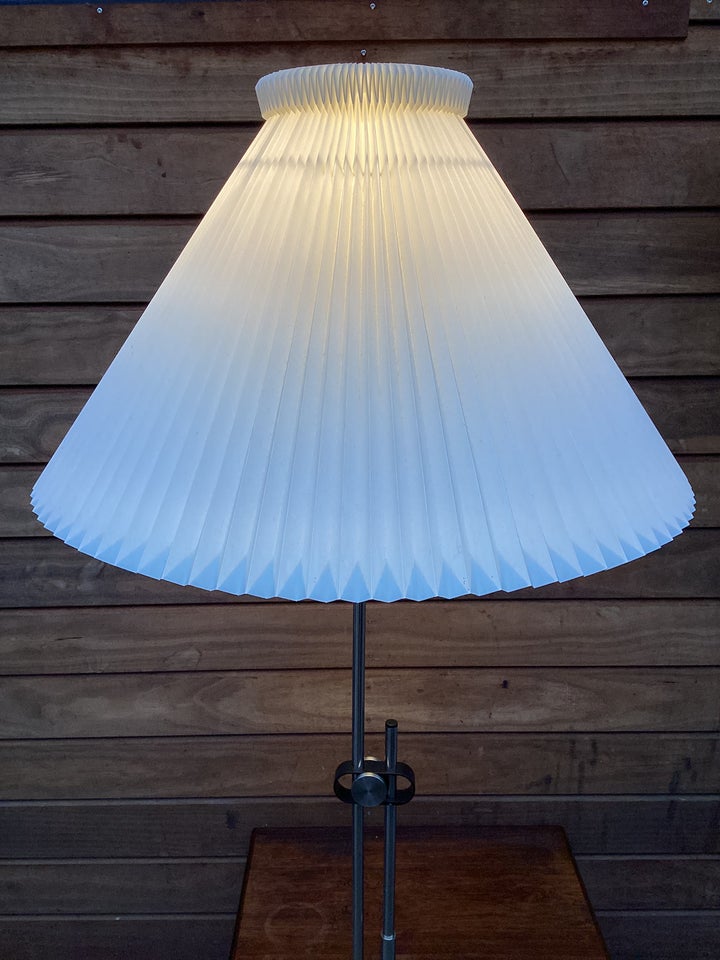 Le Klint 322 gulvlampe