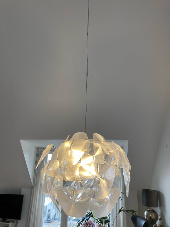 Koglelampe med plexiglas blade