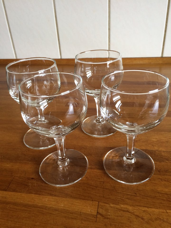 Glas 4 Hvidvinsglas der er klare