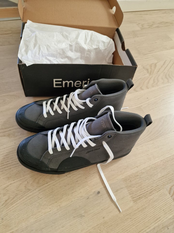 Sneakers, Emerica Omen Hi x Santa