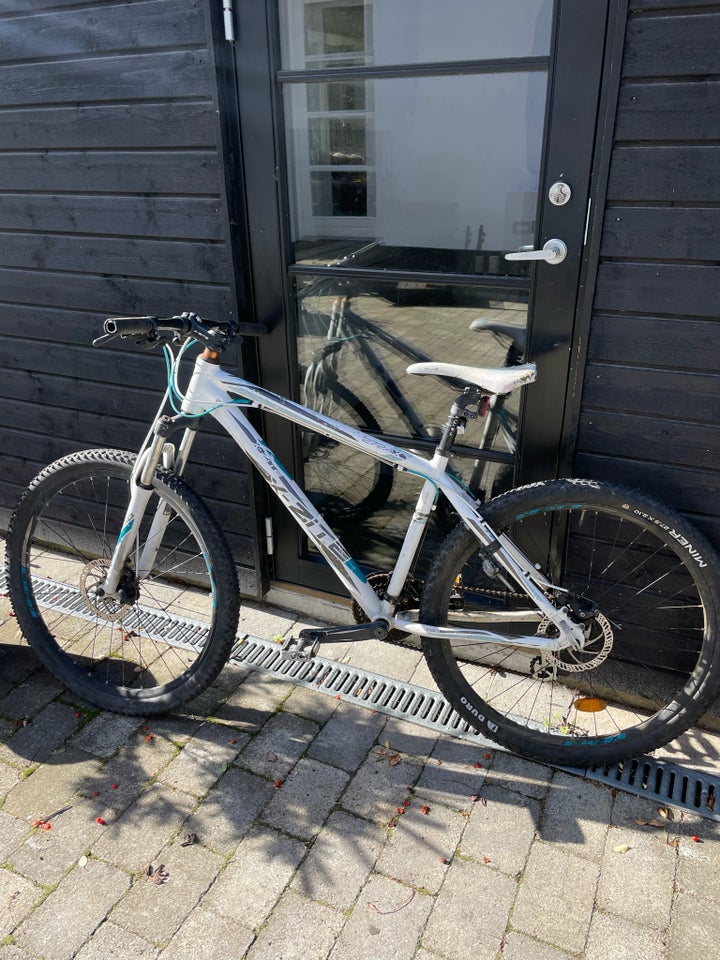 andet mærke, anden mountainbike,