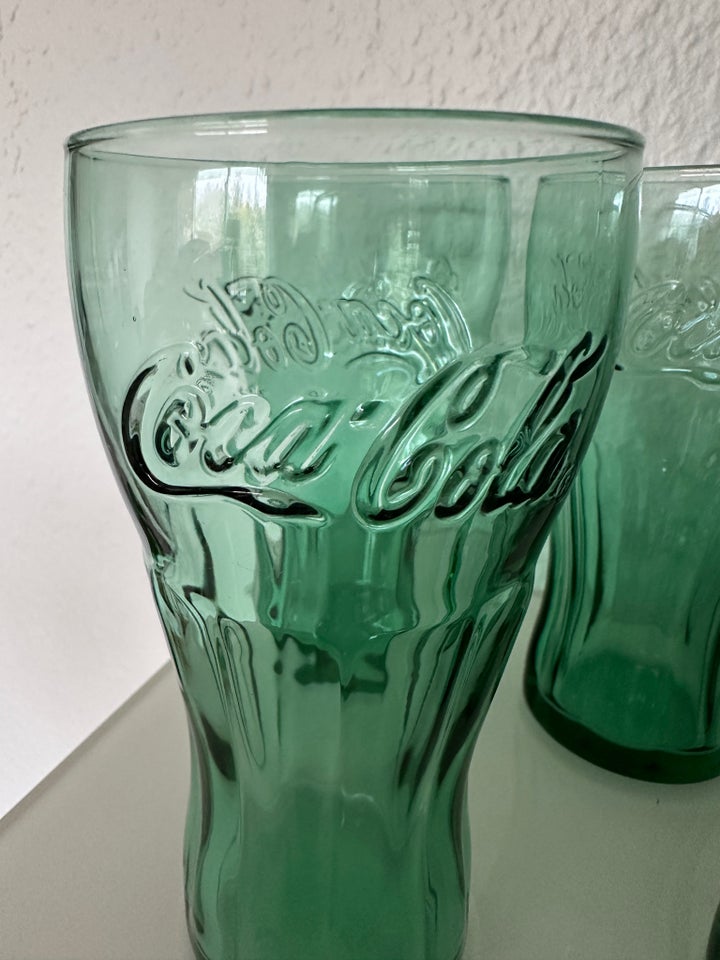 Glas, Glas, Coca Cola