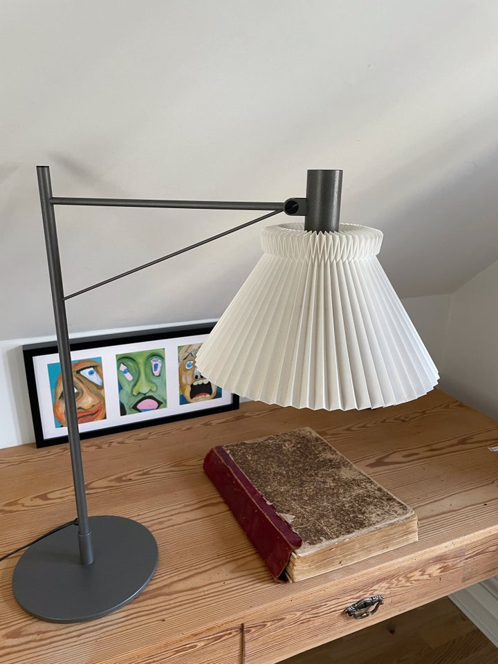 Le Klint Model 371 bordlampe