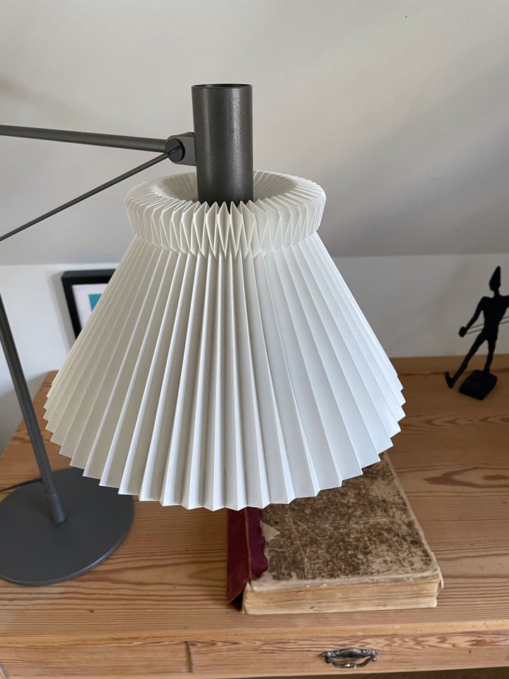 Le Klint Model 371 bordlampe