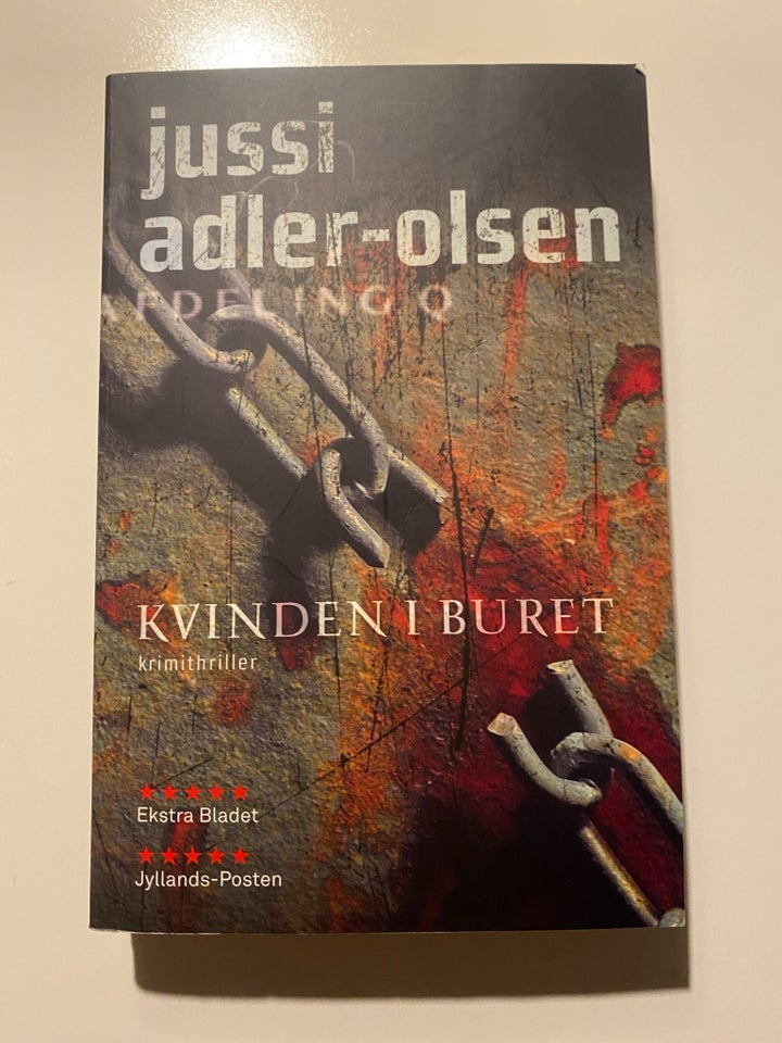 Kvinden i buret, Jussi