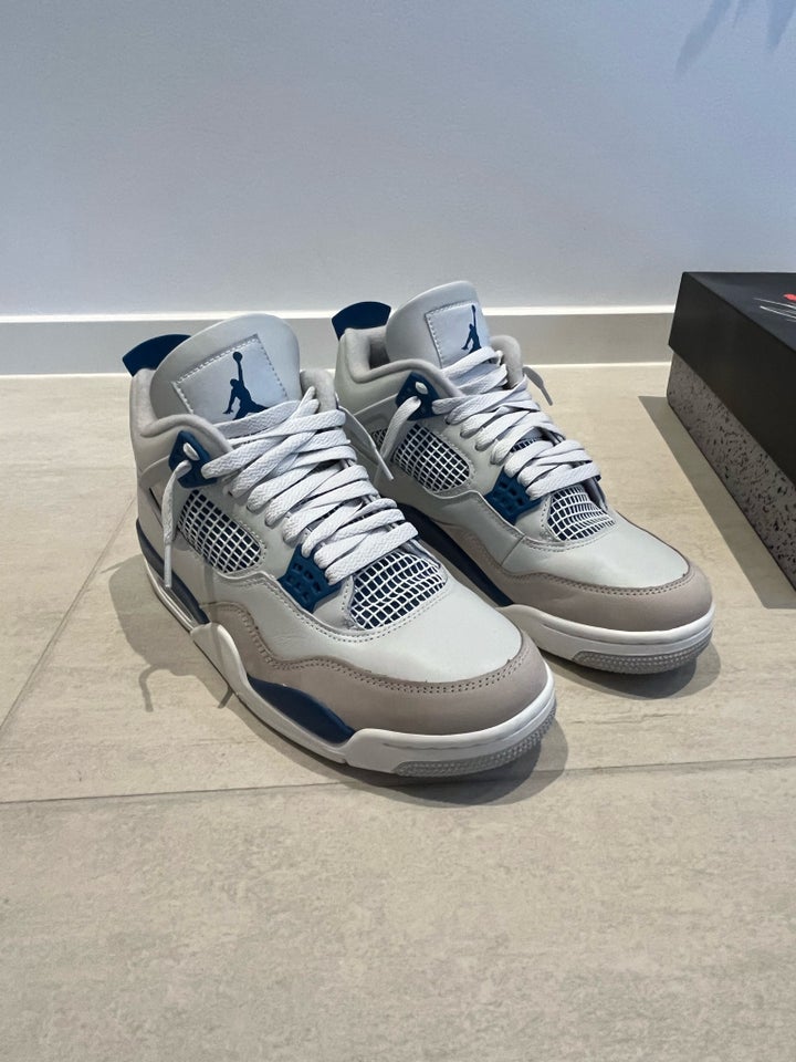 Sneakers Jordan str 43