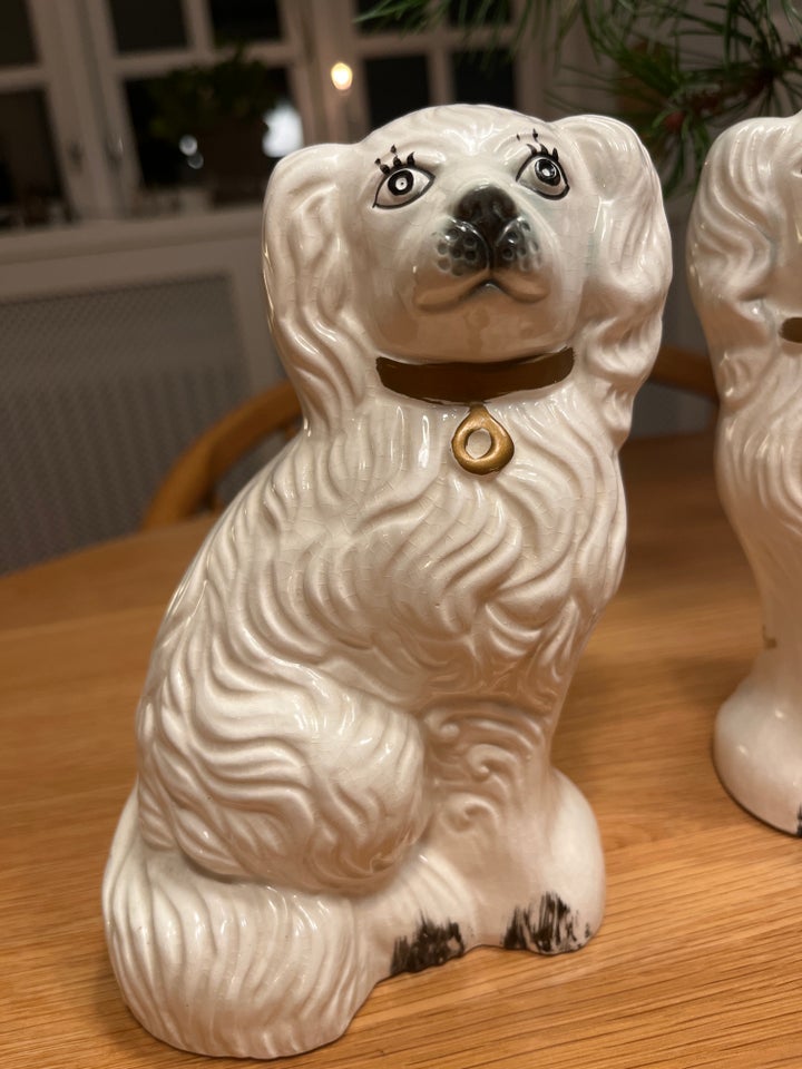 2 mindre porcelæns hunde,