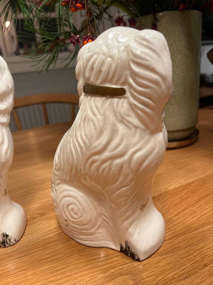 2 mindre porcelæns hunde,